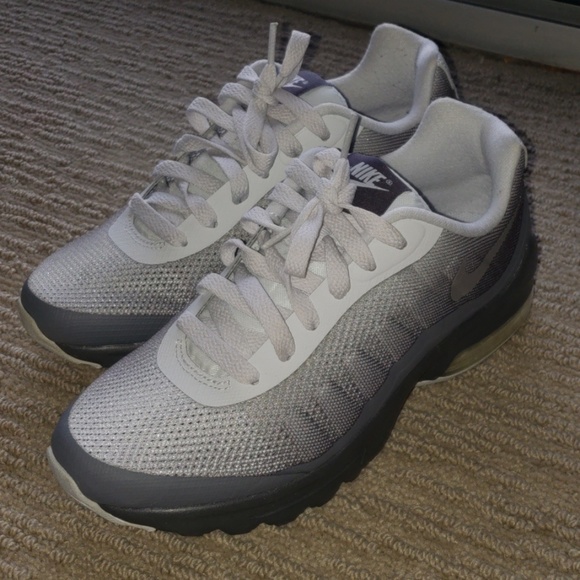 Nike Shoes - Like new Nike Womens Shoes
